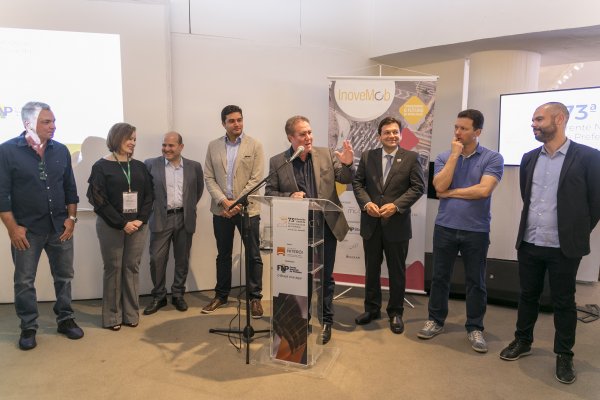 Semifinalistas do Desafio InoveMob apresentam seus projetos para prefeitos