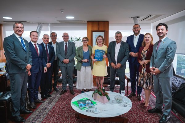 Mudança no reajuste do piso do magistério mobiliza prefeitos em Brasília