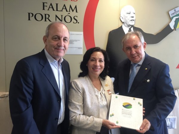 A vice-presidente de Finanças Públicas da FNP, Maria Antonieta, visita a Fundação Ulysses Guimarães