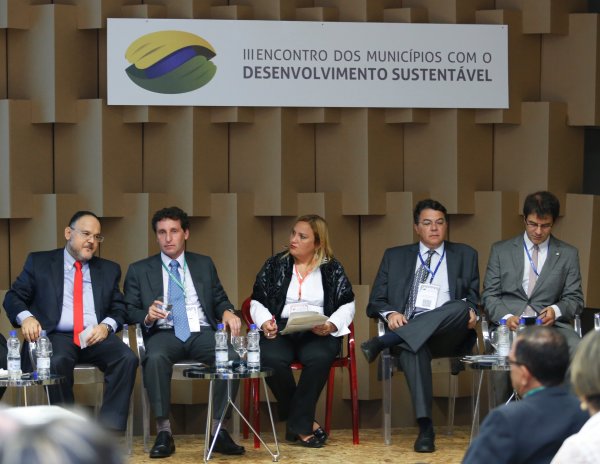 Durante III EMDS, Henrique Paim fala sobre produtos para a ampliação da base econômica dos municípios