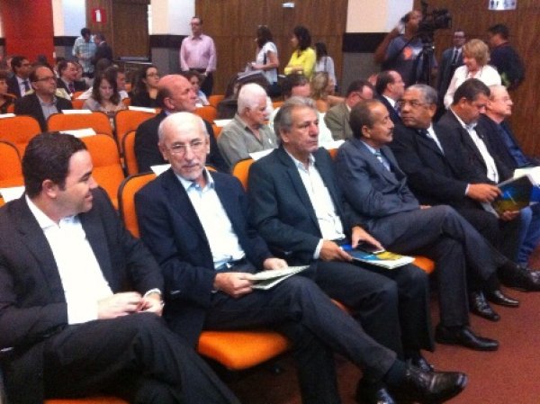Prefeitos de Minas Gerais se reúnem em Belo Horizonte na Reunião Regional Preparatória para o III Encontro dos Municípios com o Desenvolvimento Sustentável