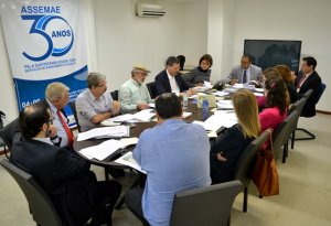 Representantes de entidades municipalistas discutem o tema da logística reversa de embalagens em geral