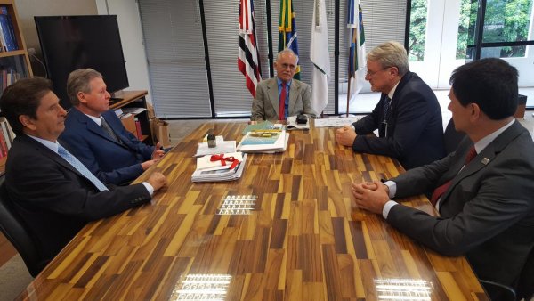 Vice-presidente do Tribunal de Contas da União, Raimundo Carreiro, recebe os prefeitos da Diretoria da FNP