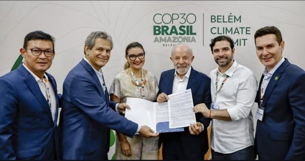 Carta da FNP sobre federalismo climático é entregue ao presidente Lula na COP 30