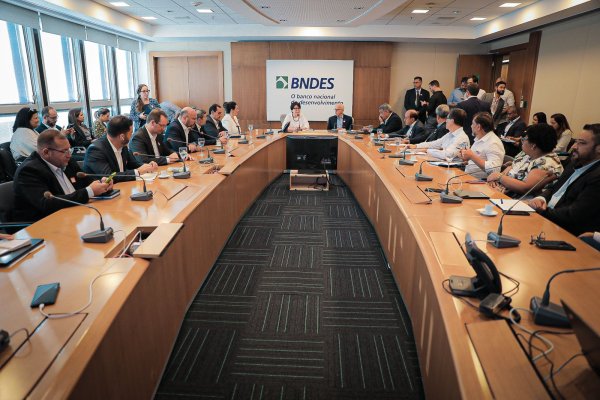 Prefeitos pedem linhas de crédito do BNDES para a retomada do investimento em infraestrutura