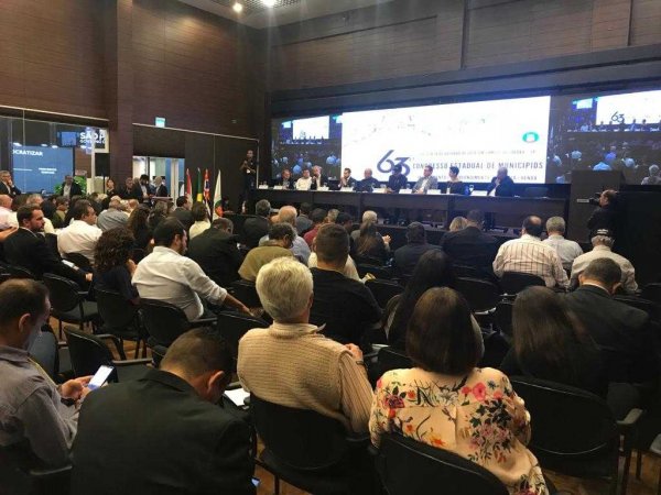 Presidente da FNP participa do 63º Congresso Estadual de Municípios