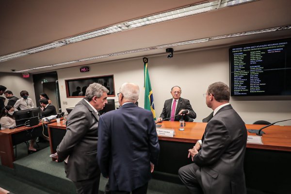 Relatório da PEC 13/2021 é aprovado por unanimidade na Comissão Especial