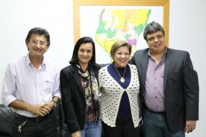 Prefeita de Valparaíso de Goiás, Lucimar Conceição e a representante da Anvisa, Rosilene Santos