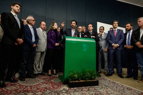 Frente de prefeitos apoia emenda para mudar eleição em comitê da reforma