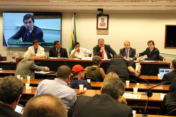Prefeito de Marília (SP), Vinícius Camarinha, representou a FNP na Audiência Pública na Câmara dos Deputados