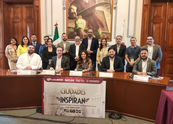 Delegação visita Palácio Municipal de Puebla