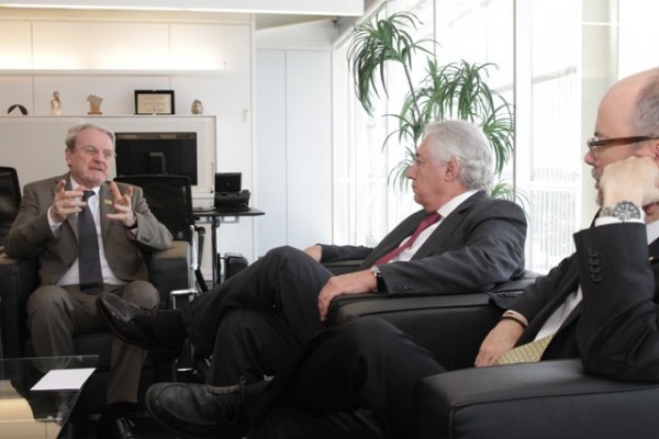 Presidente da FNP, Marcio Lacerda, em reunião com o presidente do Sebrae, Guilherme Afif Domingos