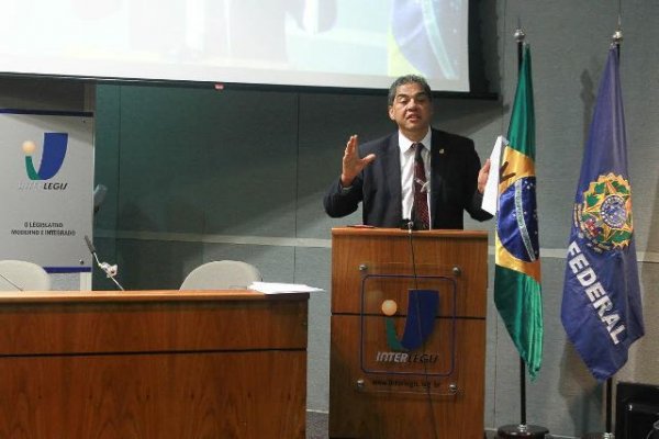 Senador Hélio José fala sobre energia renovável