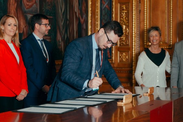 FNP assina Carta global de governança metropolitana durante a Cúpula Metropolitana Mundial 2025