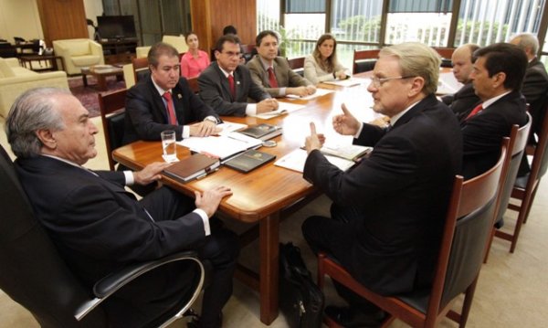 Prefeitos da Diretoria Executiva da FNP reunidos com o vice-presidente da República, Michel Temer
