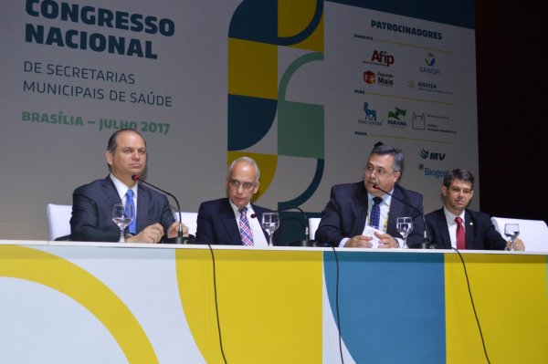 Prefeito de Apucarana/PR e vice-presidente de Saúde da FNP participa de congresso do Conasems