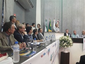 Prefeito de Uberaba/MG, Paulo Piau, e o presidente do Conselho de Ex-presidentes da FNP, Marcio Lacerda, participaram de evento da AMM