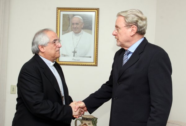 Em reunião, o prefeito Marcio Lacerda  alinhou informações sobre a viagem da comitiva de prefeitos brasileiros ao Vaticano