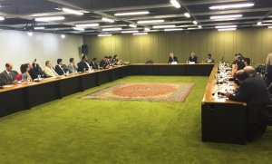 Reunião no Itamaraty entre os representantes das cidades e o governo discutindo assuntos relacionados à COP 21