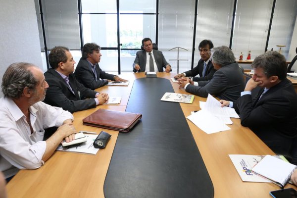 Ministro Vital do Rêgo recebe prefeitos para tratar do edital