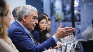 O prefeito de Porto Alegre/RS, Sebastião Melo (MDB), em almoço da FNP(Frente Nacional de Prefeitas e Prefeitos) com jornalistas