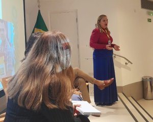 Francineti Carvalho discursa em painel sobre parcerias entre Brasil e Reino Unido 