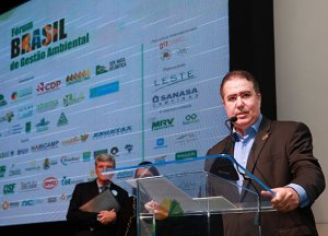 Presidente da FNP e prefeito de Campinas/SP, Jonas Donizette, na abertura do Fórum Brasil de Gestão Ambiental