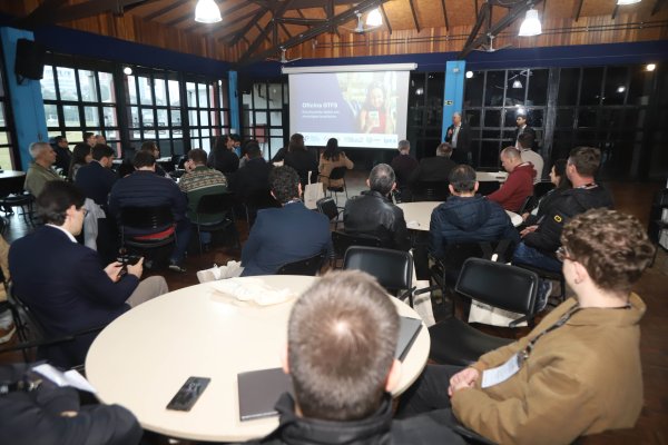 Oficina de dados para monitoramento do transporte público reúne prefeitos em Curitiba
